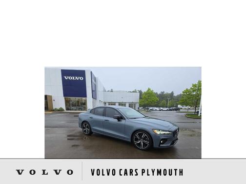 2022 Volvo S60 B5 R-Design