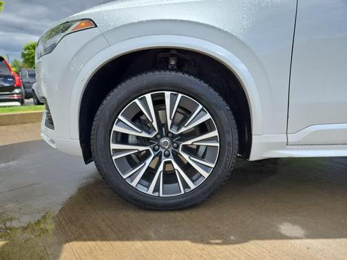 2022 Volvo XC90 T6 Momentum 7 Passenger