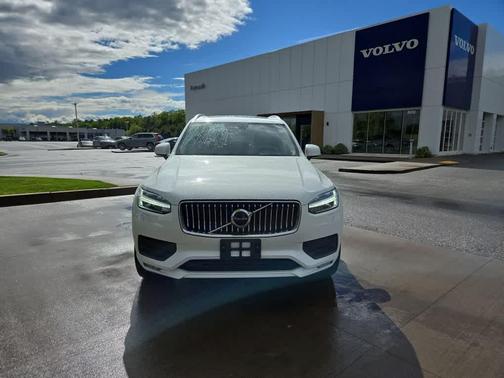 2022 Volvo XC90 T6 Momentum 7 Passenger