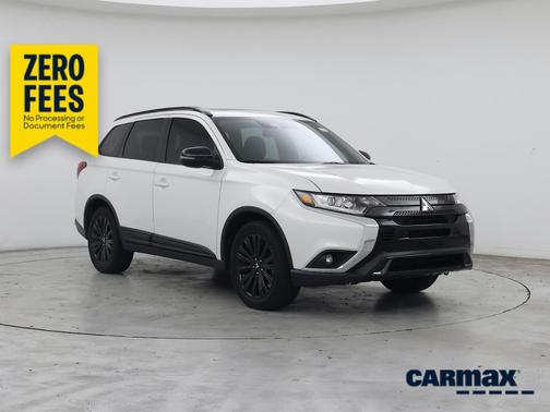 White 2020 Mitsubishi Outlander LE