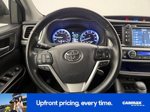 Silver 2018 Toyota Highlander SE