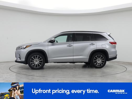 Silver 2018 Toyota Highlander SE