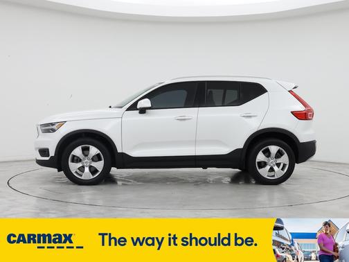 2021 Volvo XC40 T5 Momentum