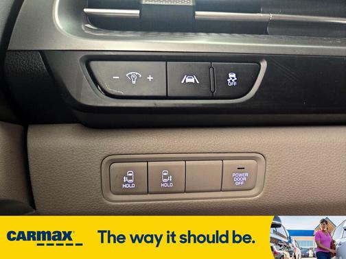 2022 Kia Carnival LX