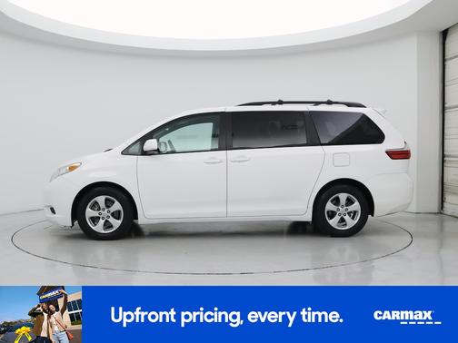 White 2016 Toyota Sienna LE
