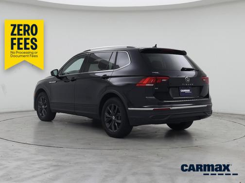 Black 2024 Volkswagen Tiguan SE
