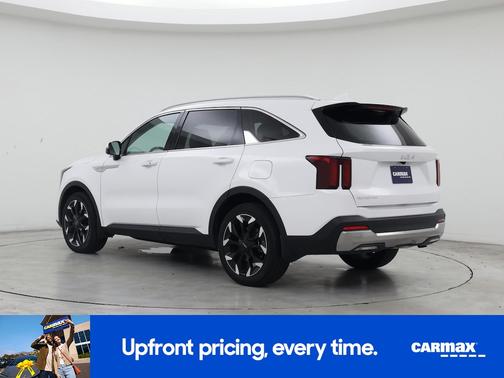 White 2025 Kia Sorento EX