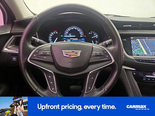 Black 2018 Cadillac XT5 Luxury