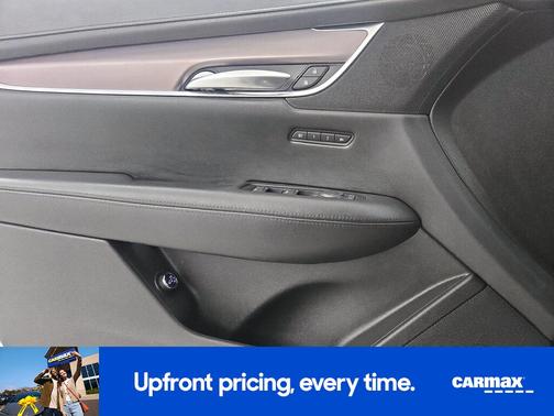 Black 2018 Cadillac XT5 Luxury