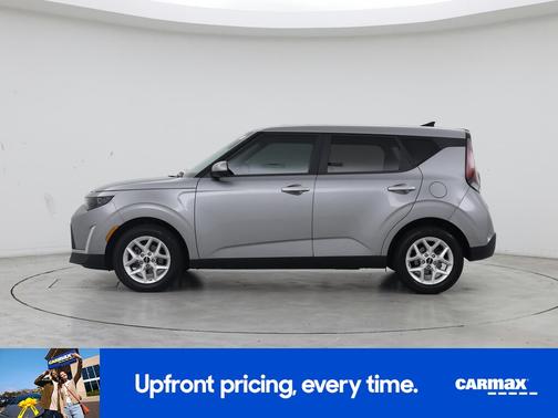 Gray 2024 Kia Soul LX