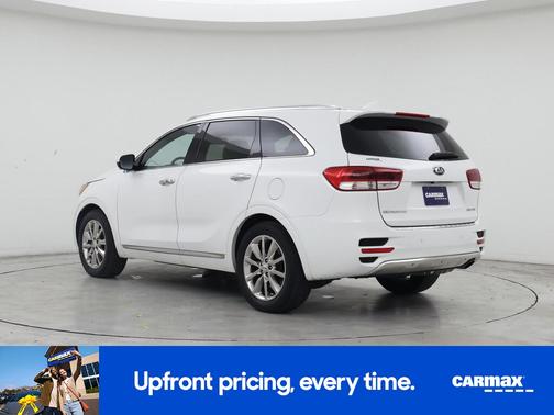 White 2017 Kia Sorento Limited