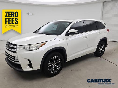 White 2018 Toyota Highlander LE