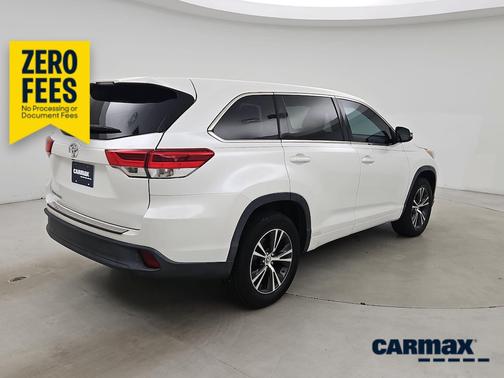 White 2018 Toyota Highlander LE