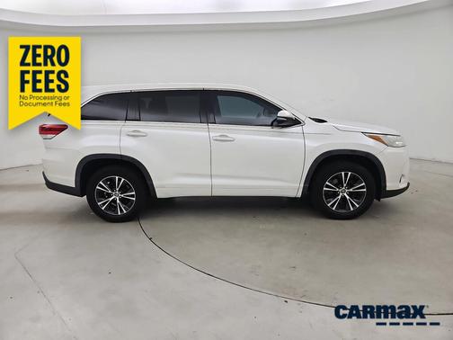 White 2018 Toyota Highlander LE