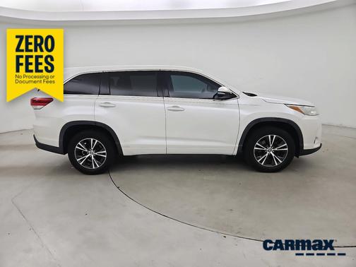 White 2018 Toyota Highlander LE