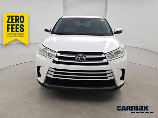 White 2018 Toyota Highlander LE