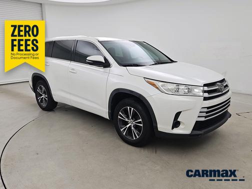 White 2018 Toyota Highlander LE