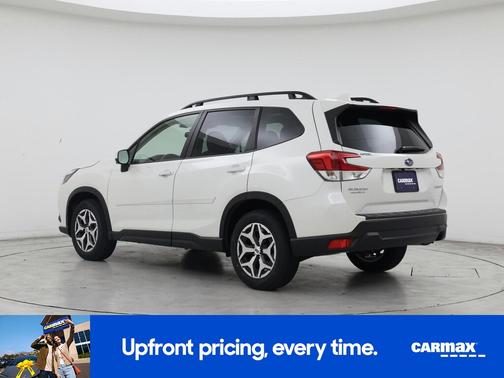 White 2023 Subaru Forester Premium