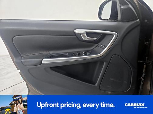 2016 Volvo V60 Cross Country T5