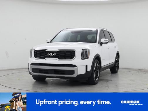 White 2023 Kia Telluride S