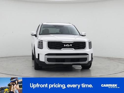White 2023 Kia Telluride S