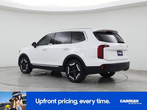 White 2023 Kia Telluride S
