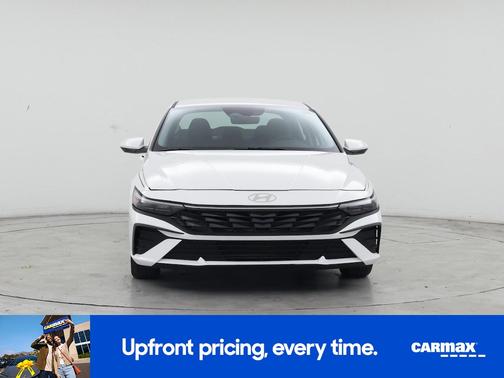 White 2024 Hyundai ELANTRA SE