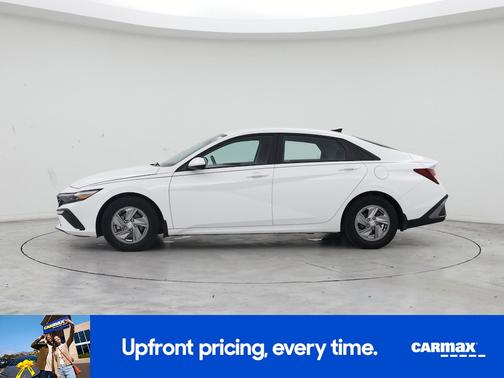 White 2024 Hyundai ELANTRA SE