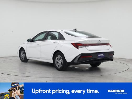White 2024 Hyundai ELANTRA SE