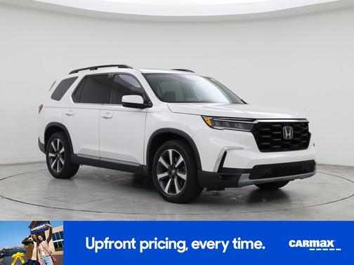 White 2023 Honda Pilot Touring