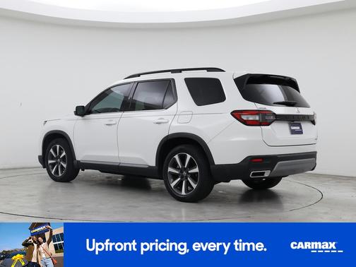 White 2023 Honda Pilot Touring