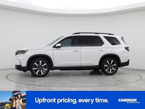 White 2023 Honda Pilot Touring