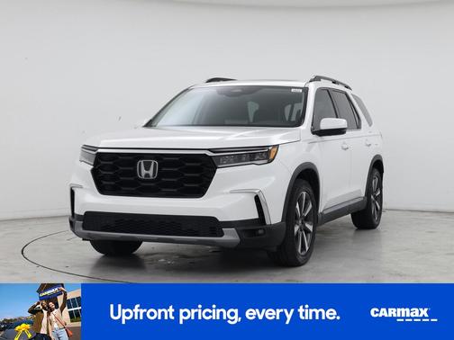 White 2023 Honda Pilot Touring