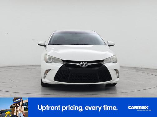 White 2017 Toyota Camry SE