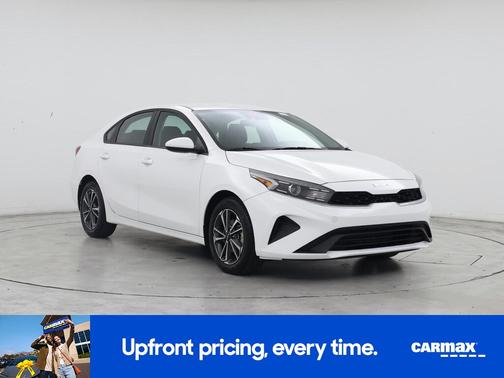 White 2023 Kia Forte LXS