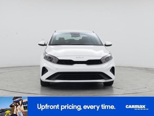 White 2023 Kia Forte LXS