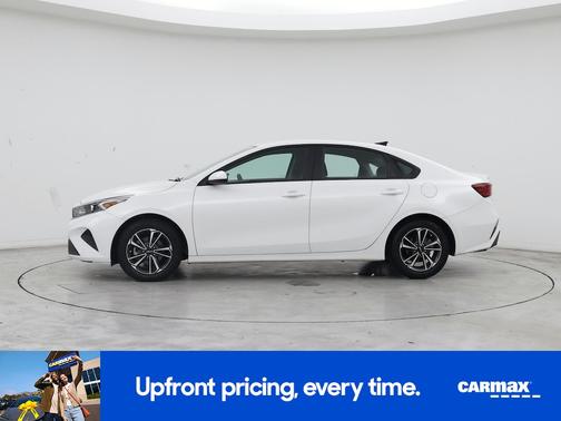 White 2023 Kia Forte LXS