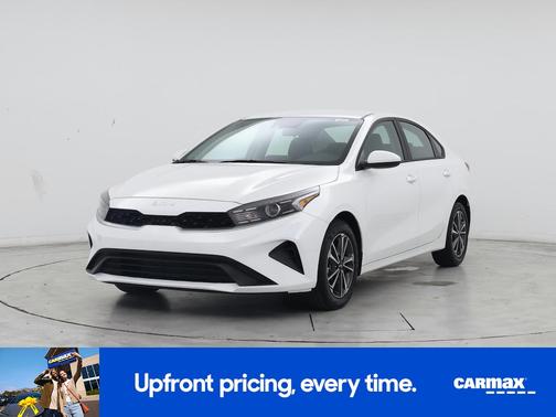 White 2023 Kia Forte LXS