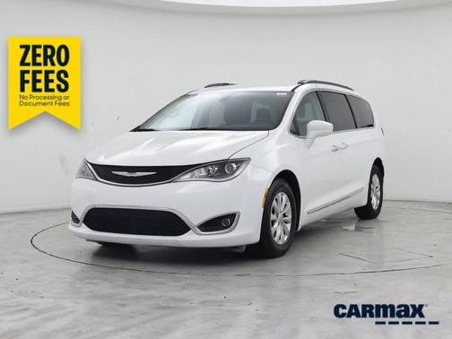 White 2017 Chrysler Pacifica Touring L