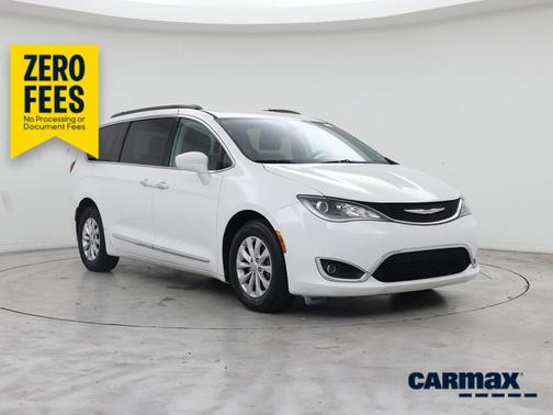 White 2017 Chrysler Pacifica Touring L