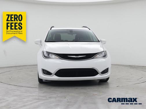 White 2017 Chrysler Pacifica Touring L