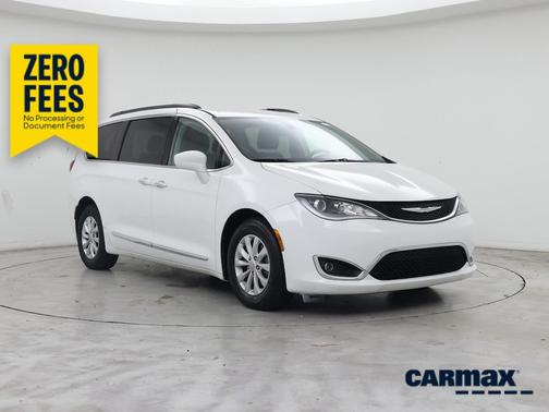 White 2017 Chrysler Pacifica Touring L