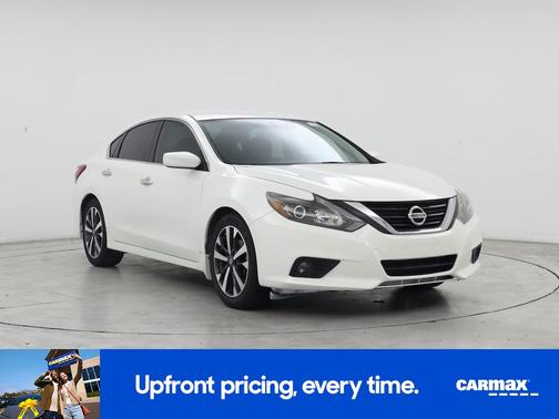 White 2017 Nissan Altima SR