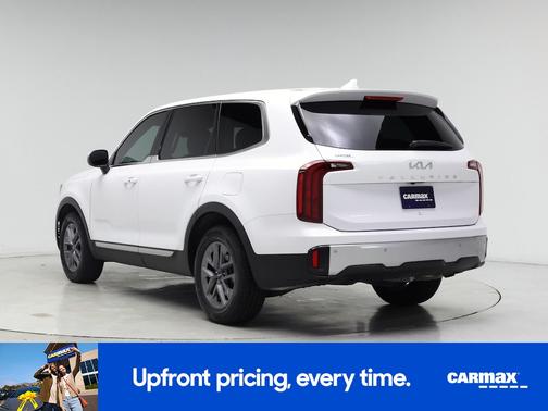 White 2024 Kia Telluride LX