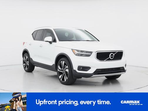 2021 Volvo XC40 T4 Momentum
