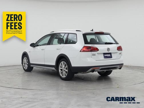 White 2017 Volkswagen Golf Alltrack S