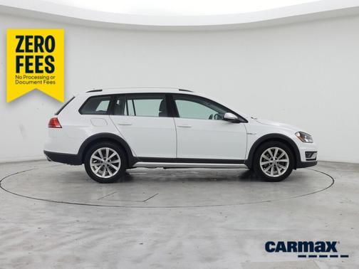 White 2017 Volkswagen Golf Alltrack S