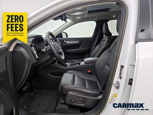 White 2023 Volvo XC40 B4 Plus Dark Theme