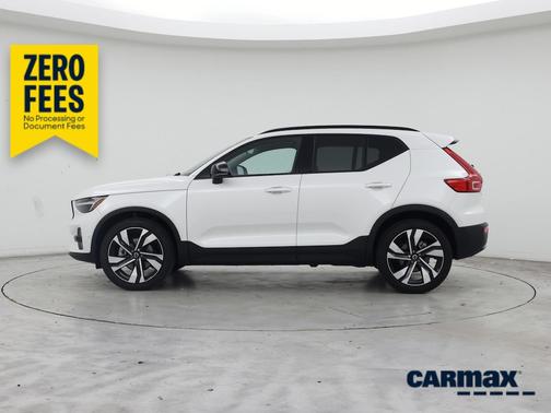 White 2023 Volvo XC40 B4 Plus Dark Theme