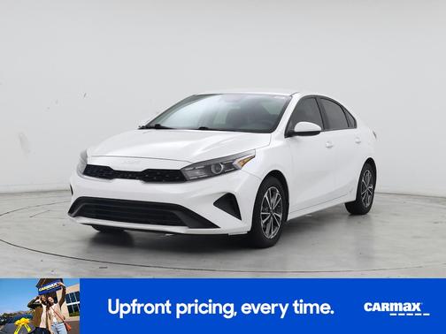 White 2022 Kia Forte LXS